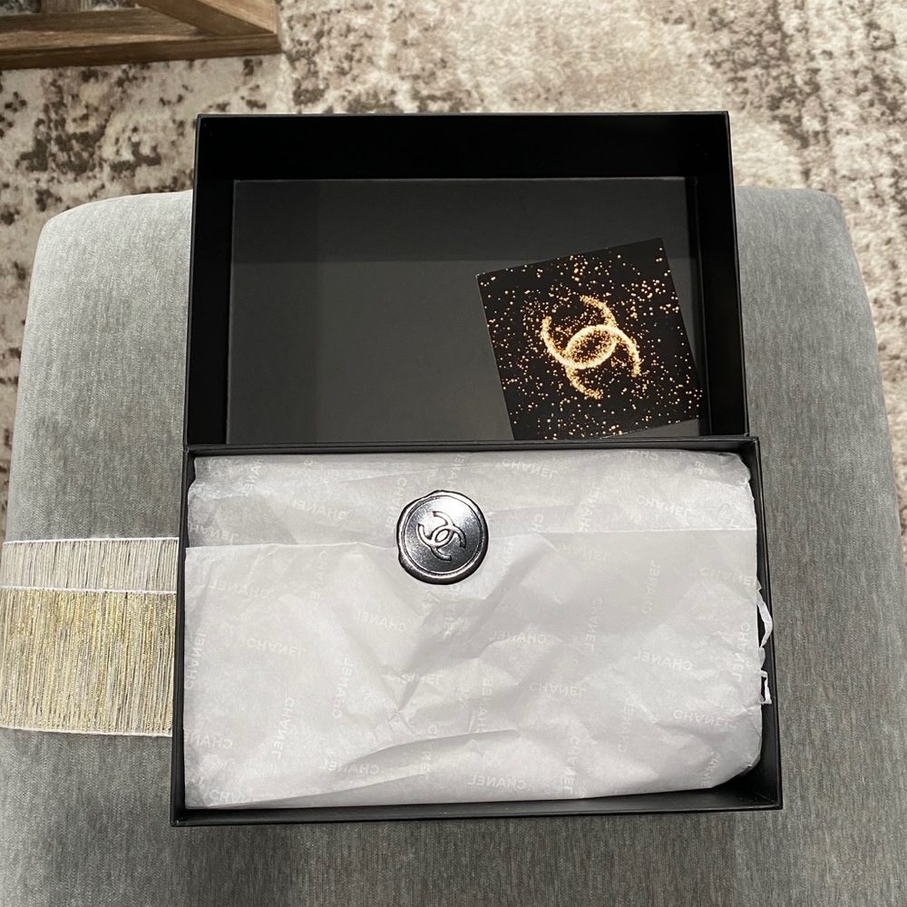 CHANEL - Picture 4 of 5